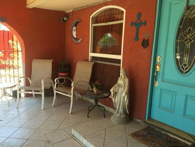 Front patio_8922