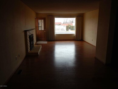 Living Room Pic2