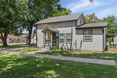 417 E 4th Ave, Garnett, KS 66032 - photo 3