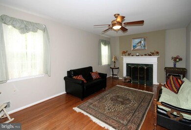 6019 Liberty Bell Ct, Burke, VA 22015 - photo 2
