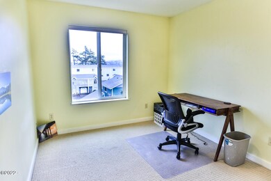 bedroom 3/office