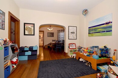 1128 W Addison St, Chicago, IL 60613 - photo 4