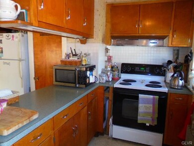 561 Broad St, Emmaus, PA 18049 - photo 2