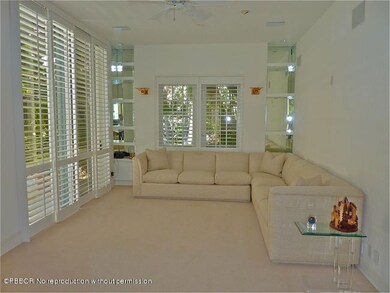 Den/office or 4th bedroom with full bath