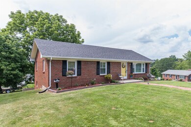 902 Beaumont Ave, Harrodsburg, KY 40330 - photo 2
