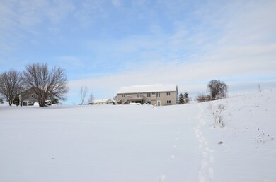 8018 N Ridge Ct, Evansville, WI 53536 - photo 3