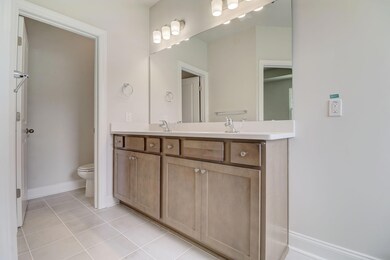 05 Hoeffler Master Bathroom
