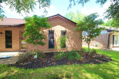 327 Hurstgreen Ln, Alvin, TX 77511 - photo 3