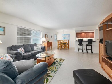 Living Rm, Dining Rm, Breakfast Bar