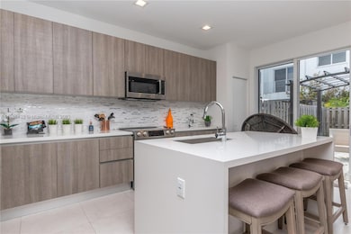 10280 NW 72nd St, Doral, FL 33178 - photo 5