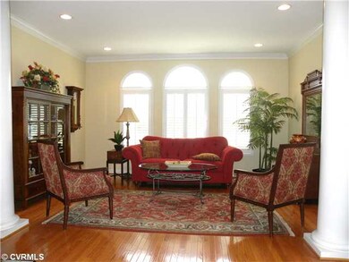 Living Room - 15' 7