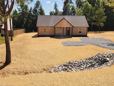 734 Central Falls Rd, Asheboro, NC 27203 - photo 2