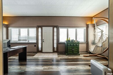 401 Lincoln Ave, Lincoln, IL 62656 - photo 4