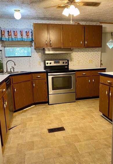 255 Edgewater Dr, Byron, GA 31008 - photo 5