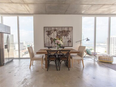 Centro unit 2802, Miami, FL 33131 - photo 3