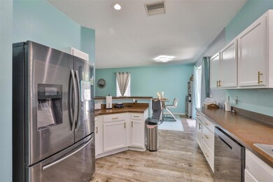 6314 Magnolia Trails Ln, Gibsonton, FL 33534 - photo 5