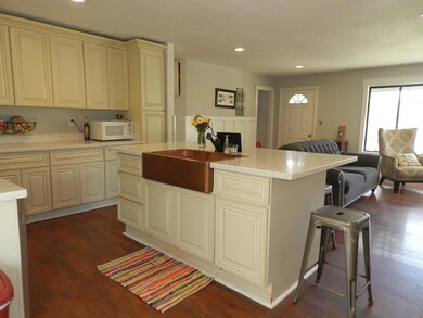 6827 Cypress Dr, Central Point, OR 97502 - photo 2