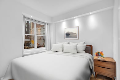150 E 61st St unit 3-K, New York, NY 10065 - photo 4