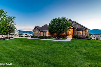 3_Exterior_high_3704001