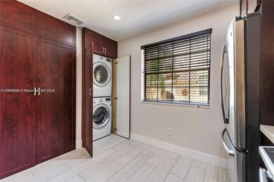 3559 Magellan Cir unit 3232, Miami, FL 33180 - photo 4