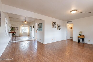 Open & bright living and dining room
