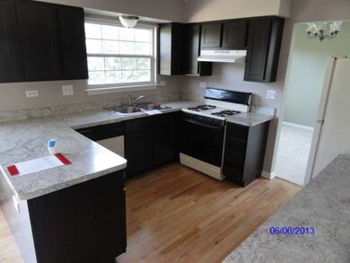 133 Greenview Ct, North Aurora, IL 60542 - photo 5