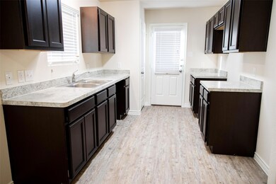 1504 Dove Cir, Ennis, TX 75119 - photo 3