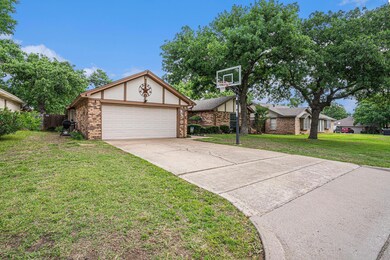 704 Highland Park Dr, Hurst, TX 76054 - photo 2