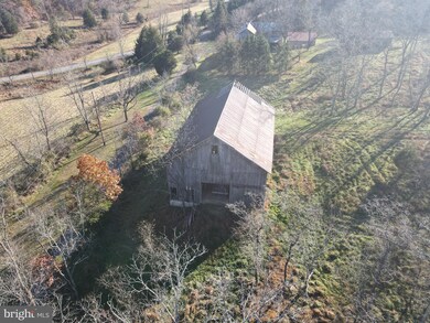 12500 Winchester Grade Rd, Berkeley Springs, WV 25411 - photo 4