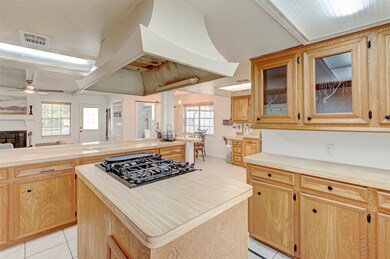 2312 Chelmsford Ct, Alvin, TX 77511 - photo 6