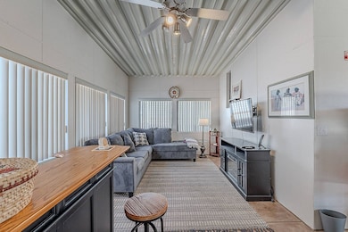 Bright & Furnished