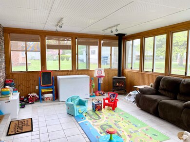 830 Jefferson St, Covington, IN 47932 - photo 3