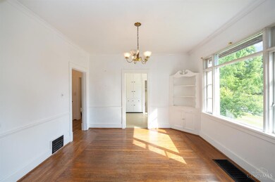 8230 Camargo Rd, Cincinnati, OH 45243 - photo 7