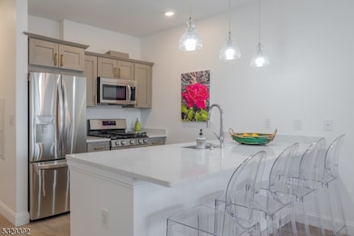 1026 Stuyvesant Ave unit 304, Union, NJ 07083 - photo 5