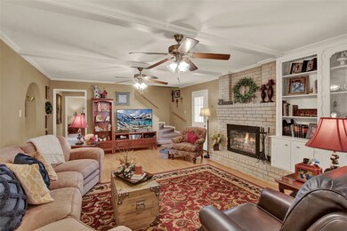 525 Rymal Rd, Alvin, TX 77511 - photo 2