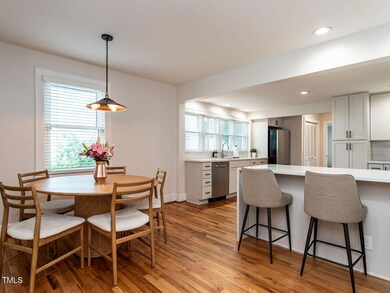 007-1280x960-dining-kitchen