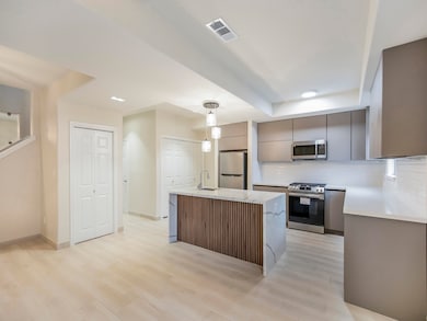 2445 Monarch Dr unit 402, Laredo, TX 78045 - photo 3