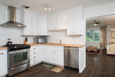 44 Myrtle St, Saratoga Springs, NY 12866 - photo 4