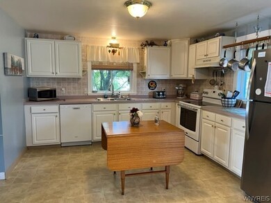 800 Meadowbrook Dr, North Tonawanda, NY 14120 - photo 2