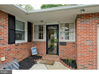 113 Springcrest Dr, Hightstown, NJ 08520 - photo 2