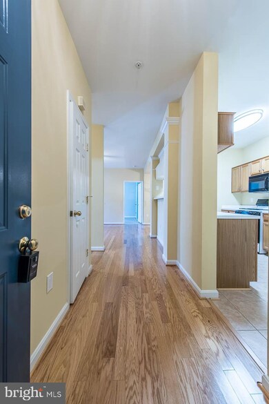 46608 Drysdale Terrace unit 100, Sterling, VA 20165 - photo 5