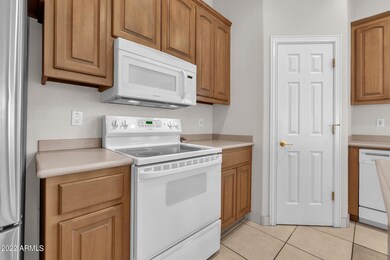 18-web-or-mls-3027-e-redfield-rd