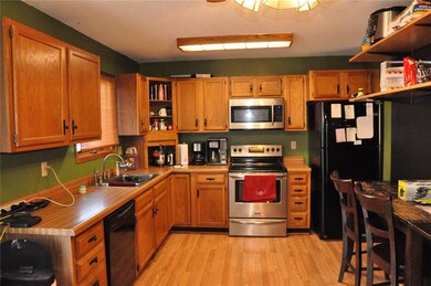 4304 Ford Ave NW, Cedar Rapids, IA 52405 - photo 2