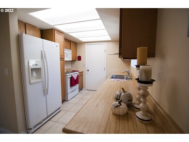 1280 N Pine St, Canby, OR 97013 - photo 4