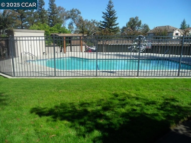 1405 Hull Ln unit 13, Martinez, CA 94553 - photo 2