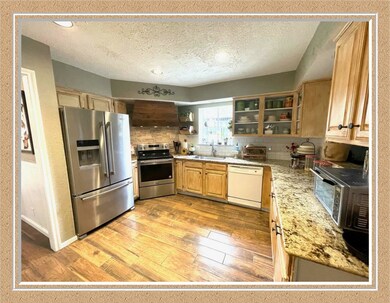 4 Inwood Cir, Bay City, TX 77414 - photo 7