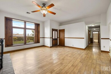 6818 W Avenue a2, Lancaster, CA 93536 - photo 6