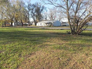 125 N Hinkley St, Moberly, MO 65270 - photo 2