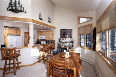 1890_lions_ridge_loop_12_dining_kitchen
