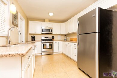 Beautiful Kitchen Counters with plenty of prep spa